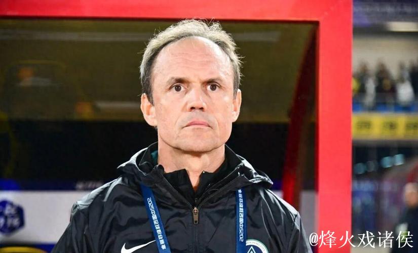 深圳新鹏城连续两场零封 主教练拉坦齐奥很满意