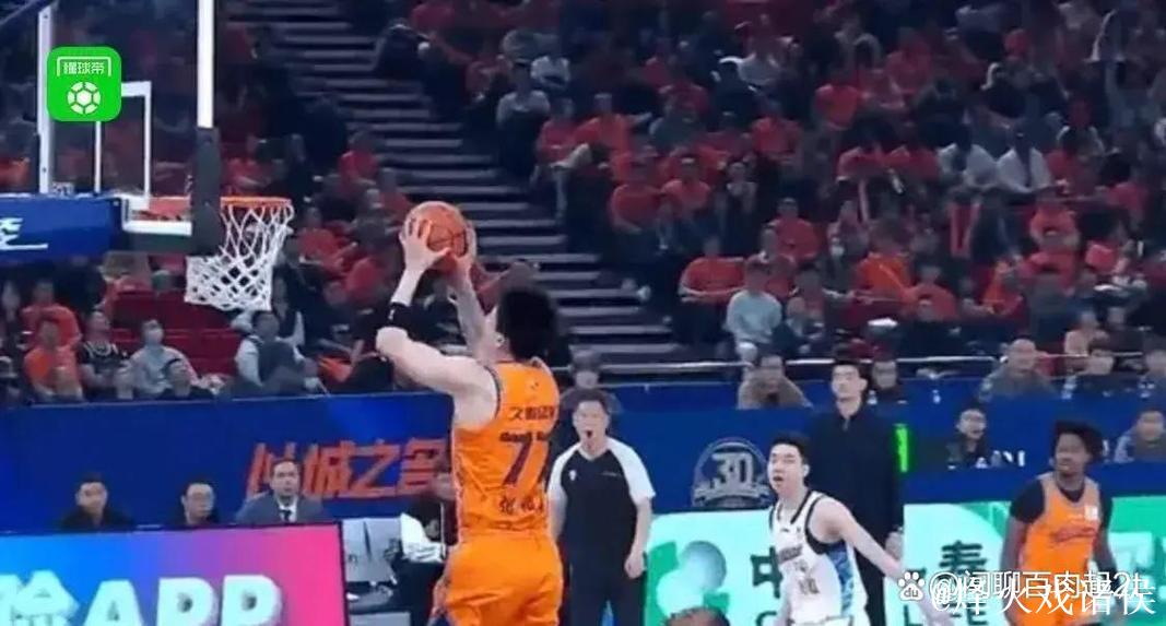 广厦主场打爆辽宁，外援成最大软肋，半场甩开近二十分难翻盘，上海轻松踩江苏，团队配合才是王道，积分榜风云再起谁还能撑到底？