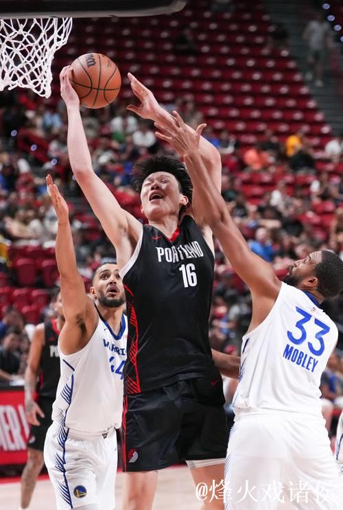 杨瀚森出战10分钟献1助攻 开拓者胜独行侠